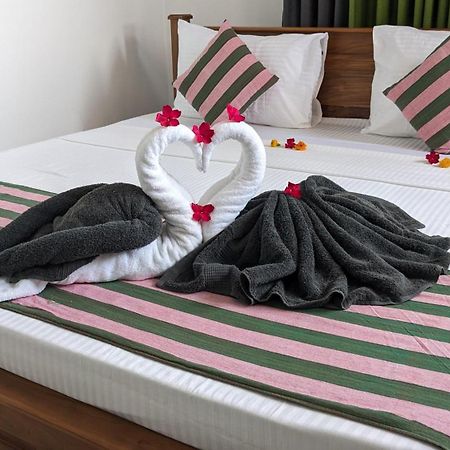 Star Beach Villa Тангалла Экстерьер фото