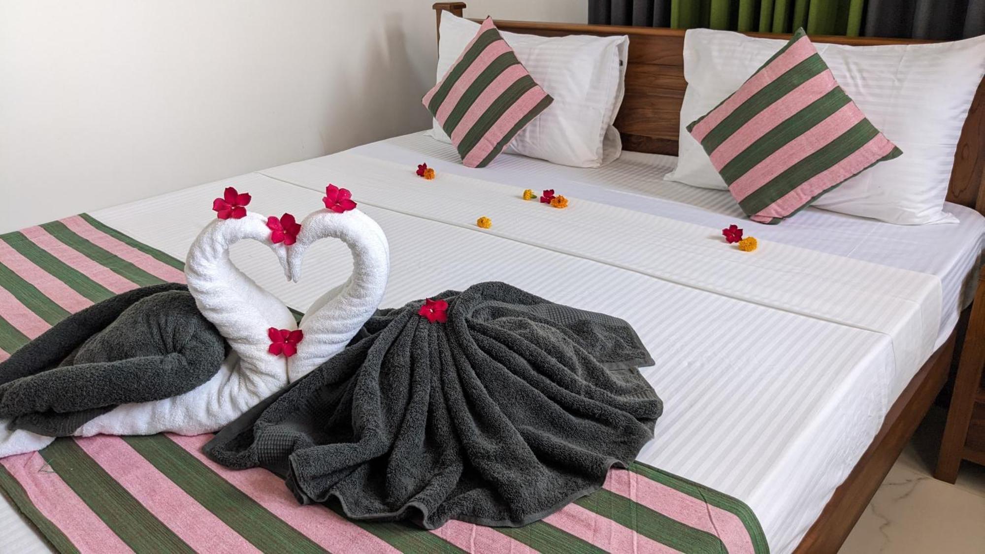 Star Beach Villa Тангалла Экстерьер фото
