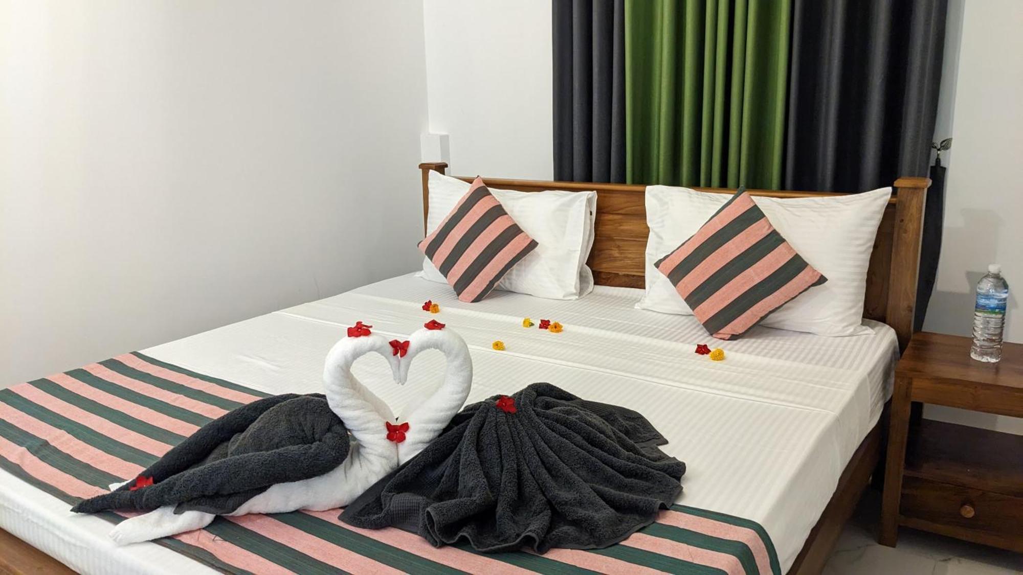 Star Beach Villa Тангалла Экстерьер фото