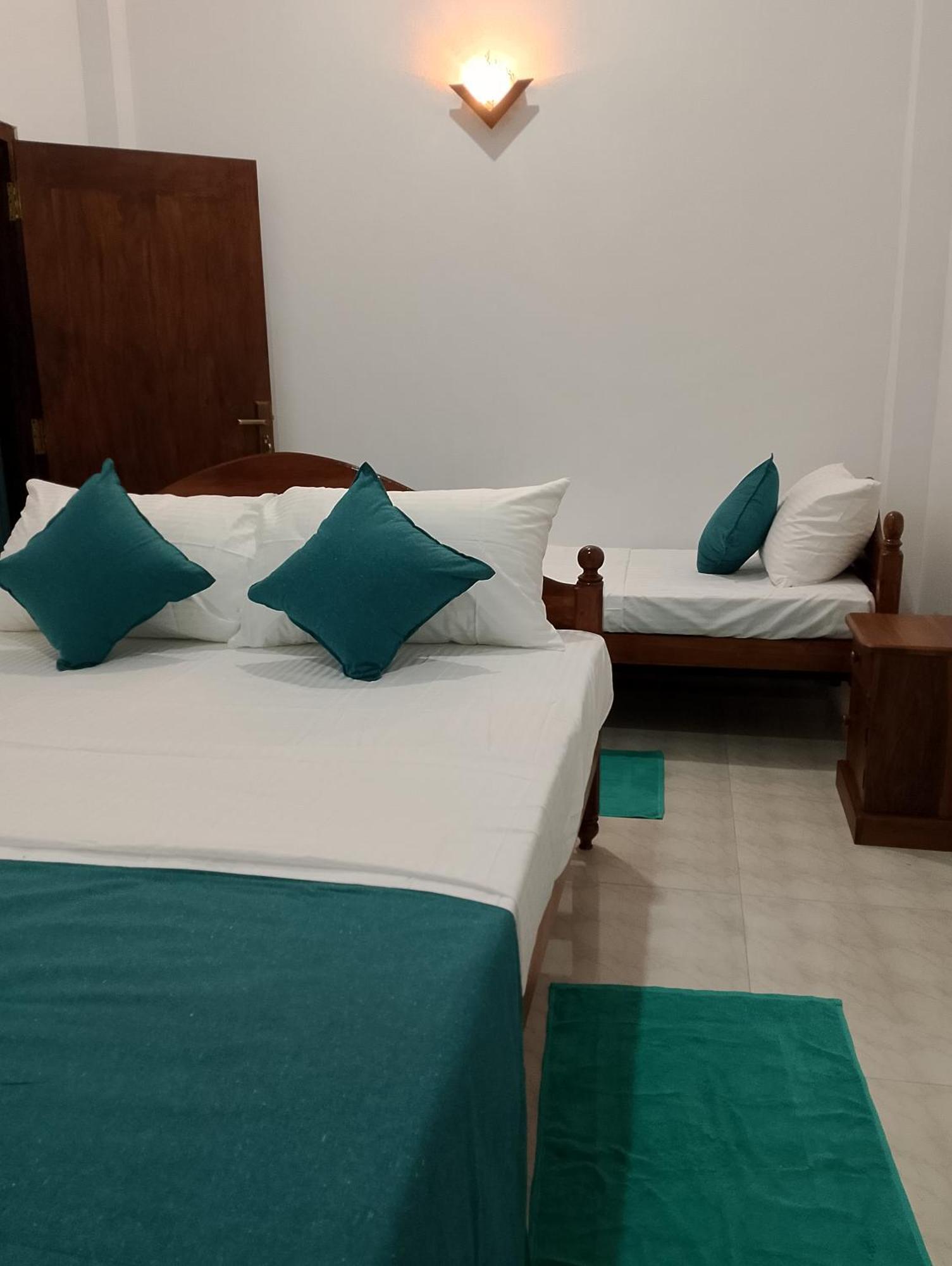 Star Beach Villa Тангалла Экстерьер фото