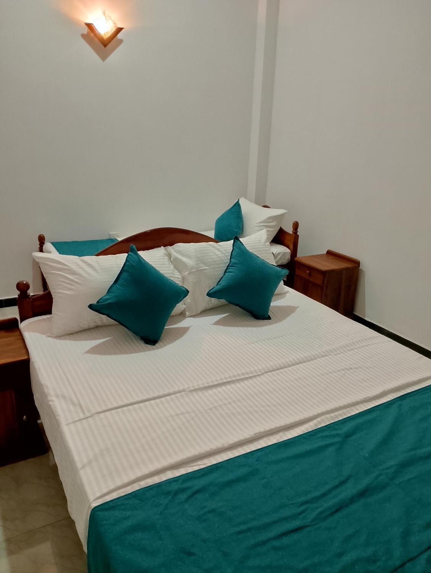 Star Beach Villa Тангалла Экстерьер фото